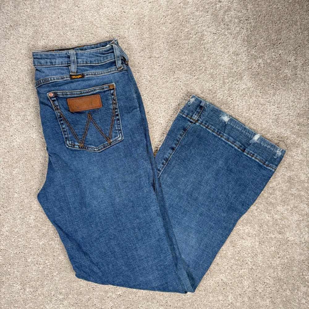 Wrangler Women's 31x30 High Rise Trouser Flare Leg Distressed Hem Denim Jeans
